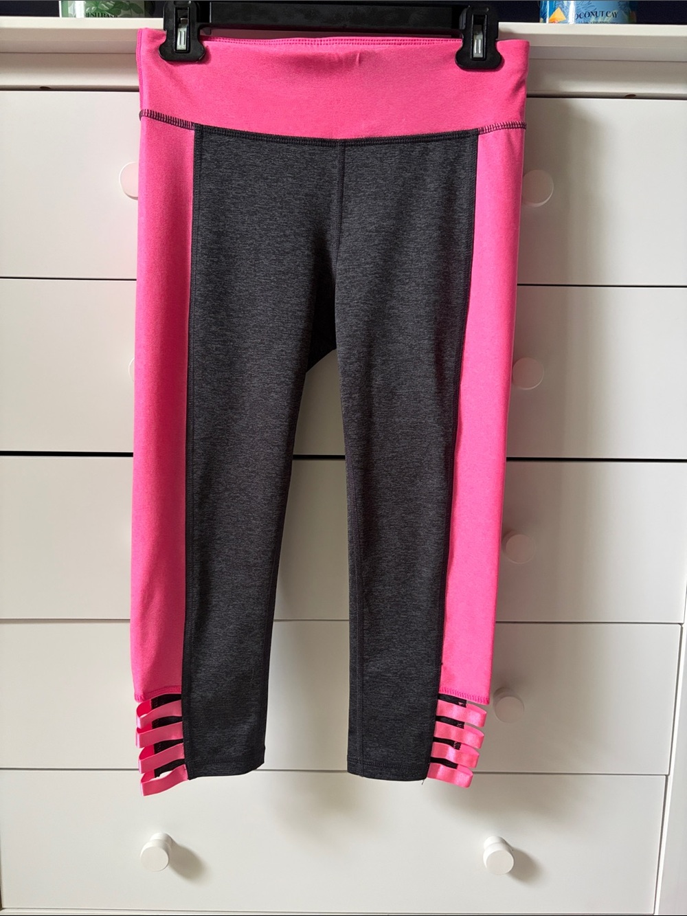 🏃🏽♀️LIKE NEW XERSION WOMENS SIZE SMALL CUTOUT CROPPED LEGGING